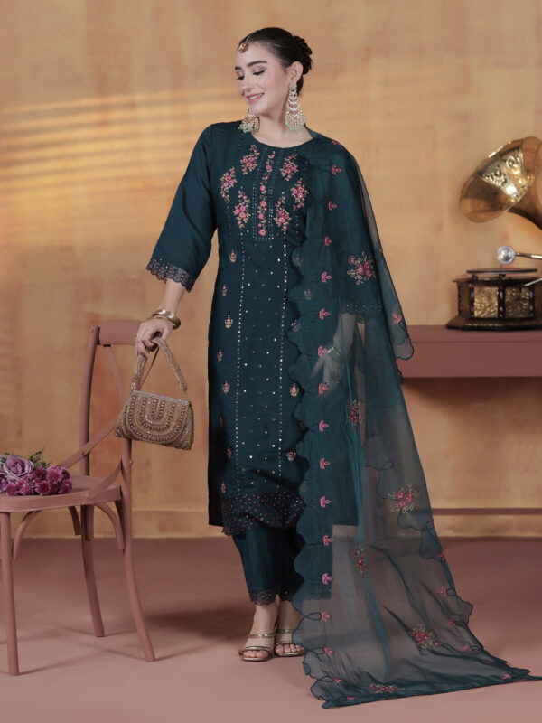 Ivory Heirloom Embroidered Chanderi Kurta & Scalloped Dupatta Set